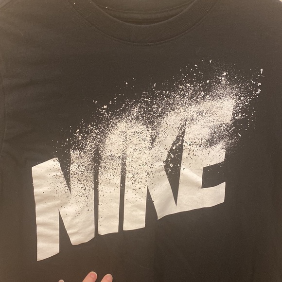 EUC Boys Youth Size XL Screen Tee Tee-Shirt Top NIKE B&W Graphic Unisex - Picture 4 of 8